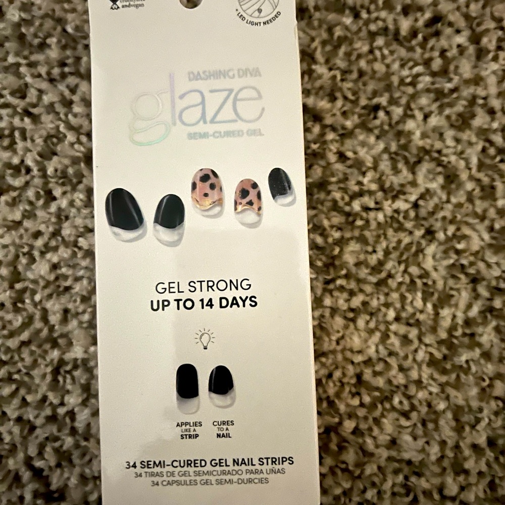 Dashing diva semi curated nail strips